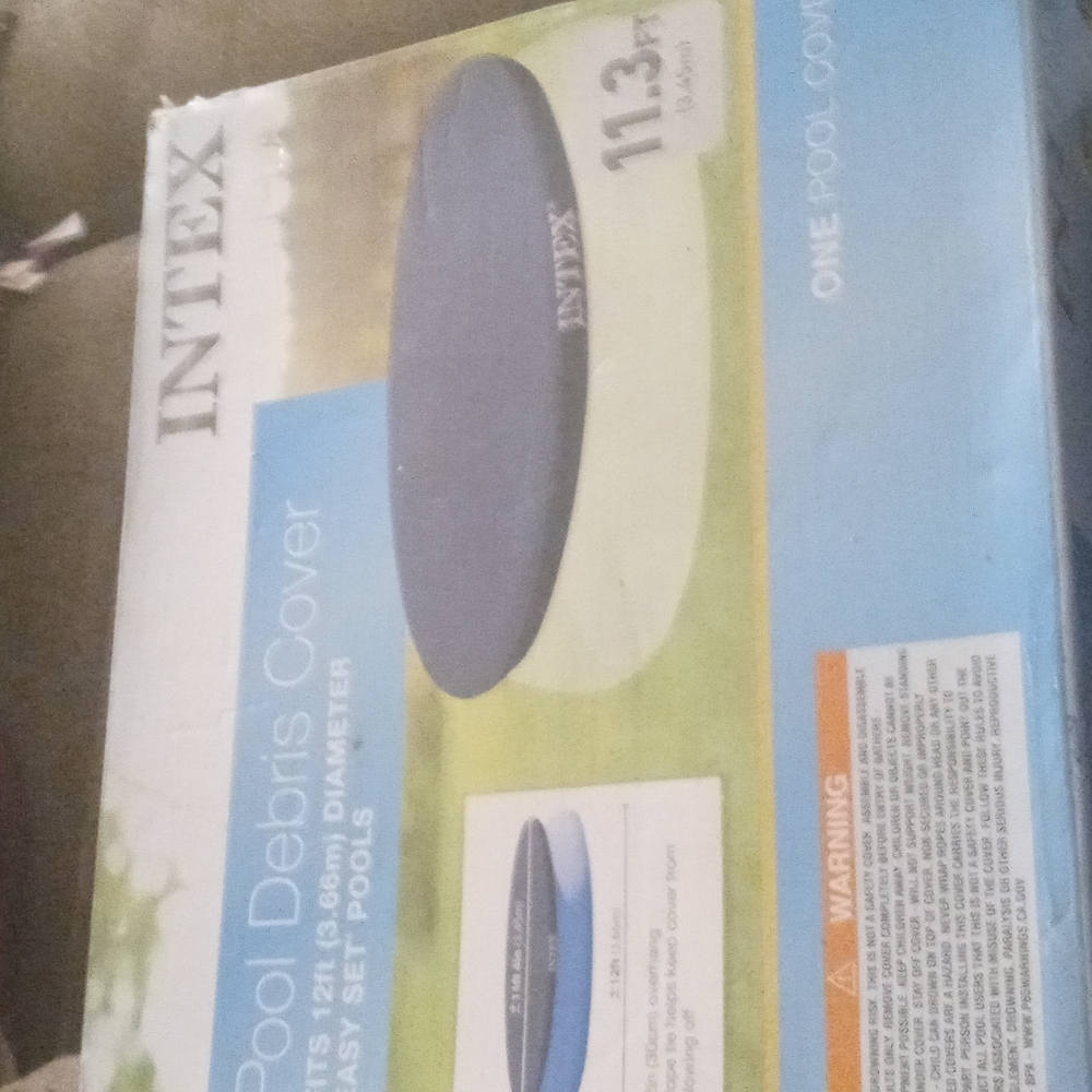 Intex pool cover - Picture 2 of 2